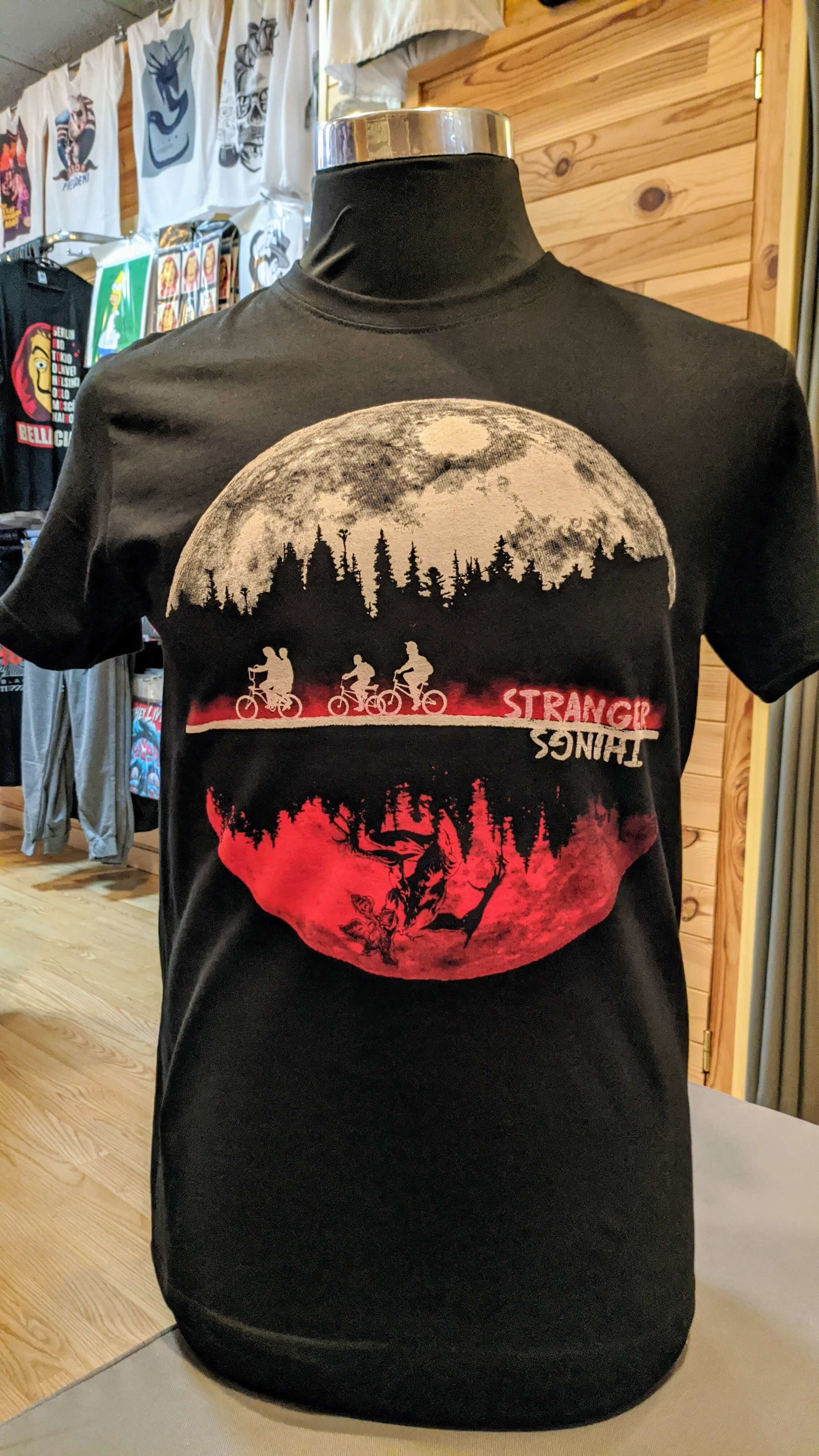 Stranger | Camisetas - Freakland